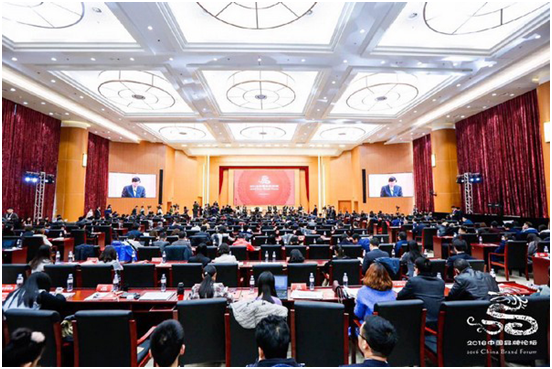 徐工集團副總裁吳江龍作主旨演講，徐工榮獲首屆“中國品牌獎—創新獎”